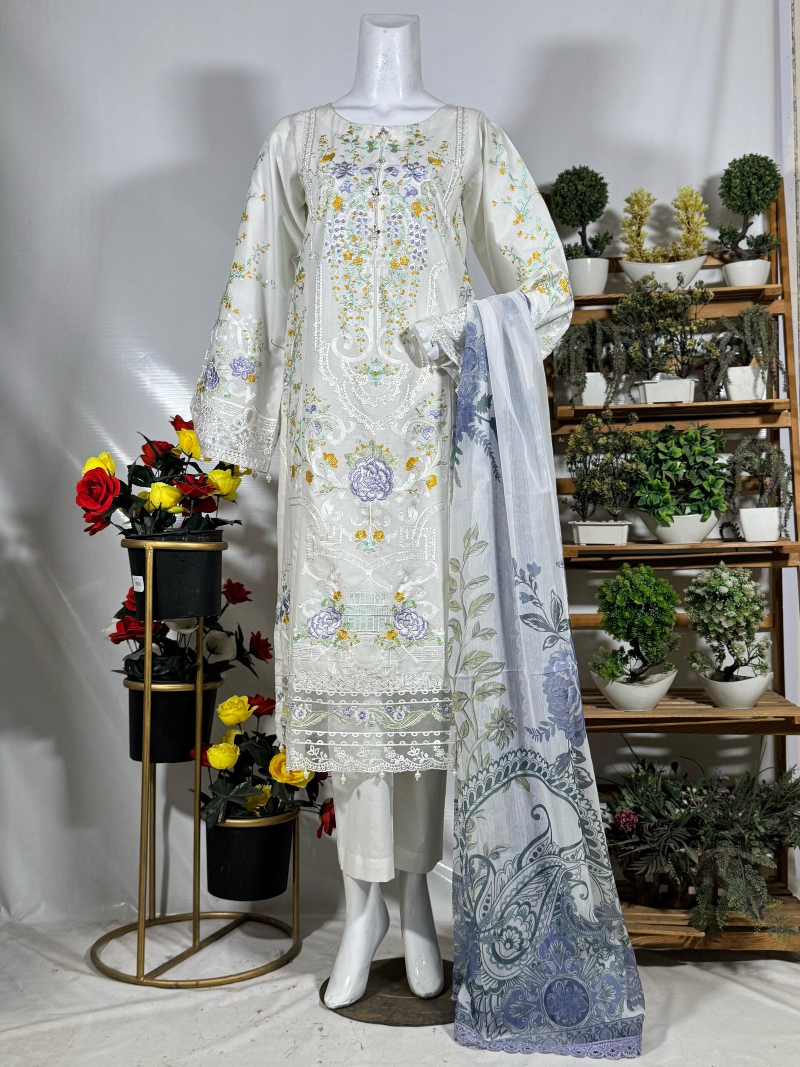 Floral Charm – 3Pc Lawn Suit