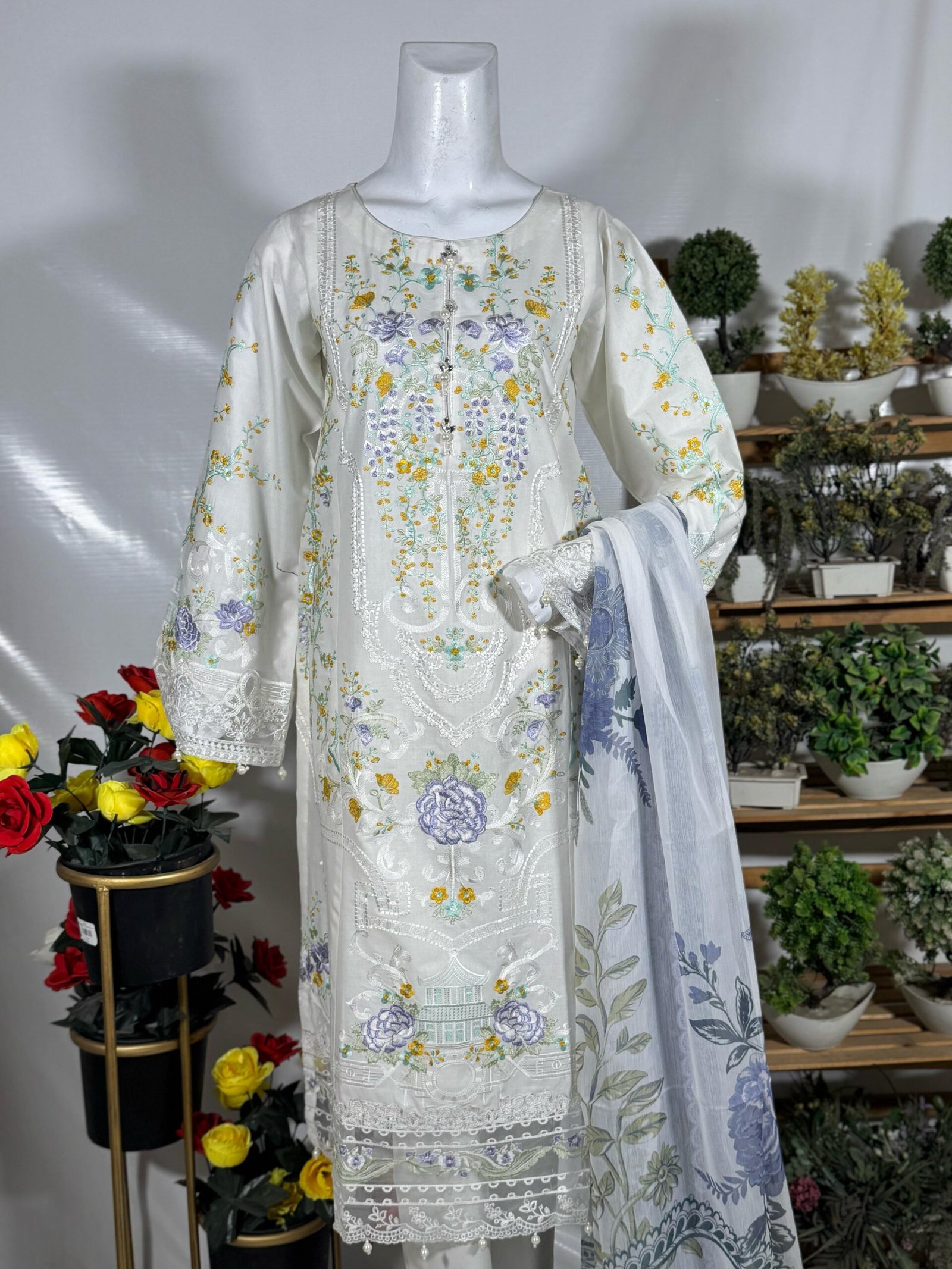 Floral Charm – 3Pc Lawn Suit - Image 2